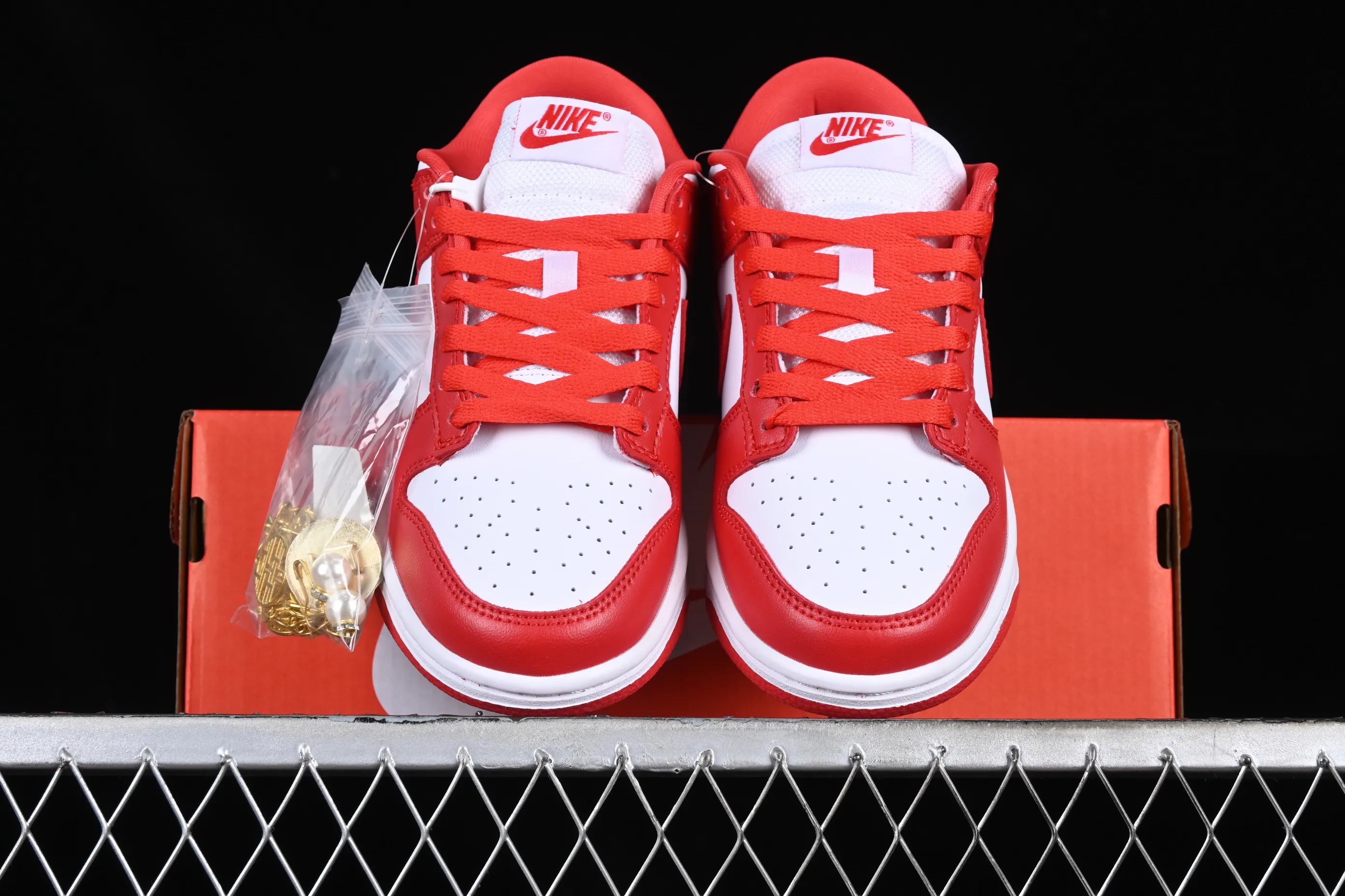All Categories Nk SB Dunk Series Nk SB Dunk Low Low-top Sneakers N Version Nk Dunk Low SB "University Red" 卍Celebration Days White-Red Dunk Series Low-top Casual Sports Skateboard Shoes CU1727-100
